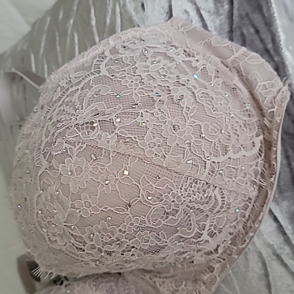 Victoria Secret Bra - Picture 2 of 3